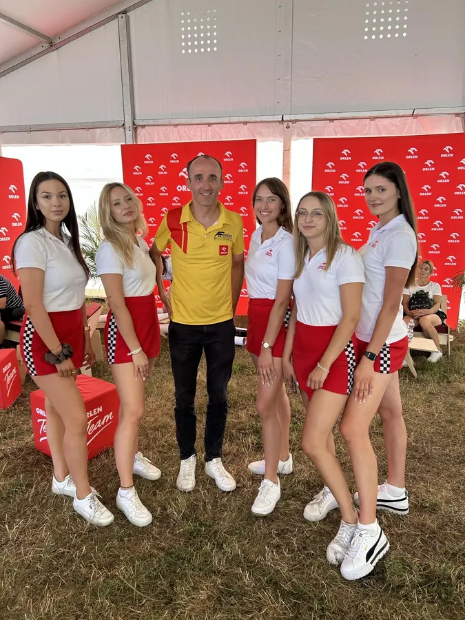 Zespół hostess OBSESSION na evencie w Mikołajkach