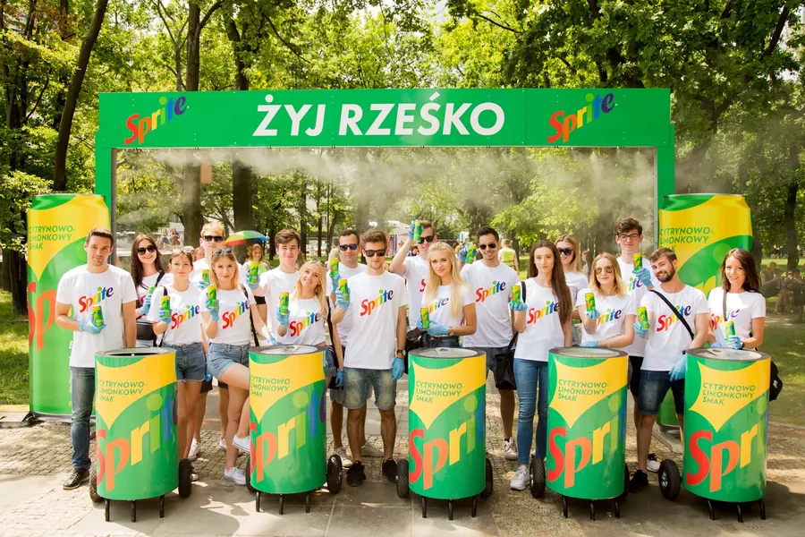 Zespół promocyjny OBSESSION podczas akcji Sprite „Żyj Rześko”