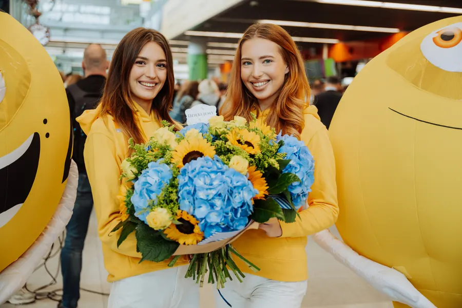 Hostessy OBSESSION z tenisistką Mają Chwalińską na evencie Totalizatora Sportowego